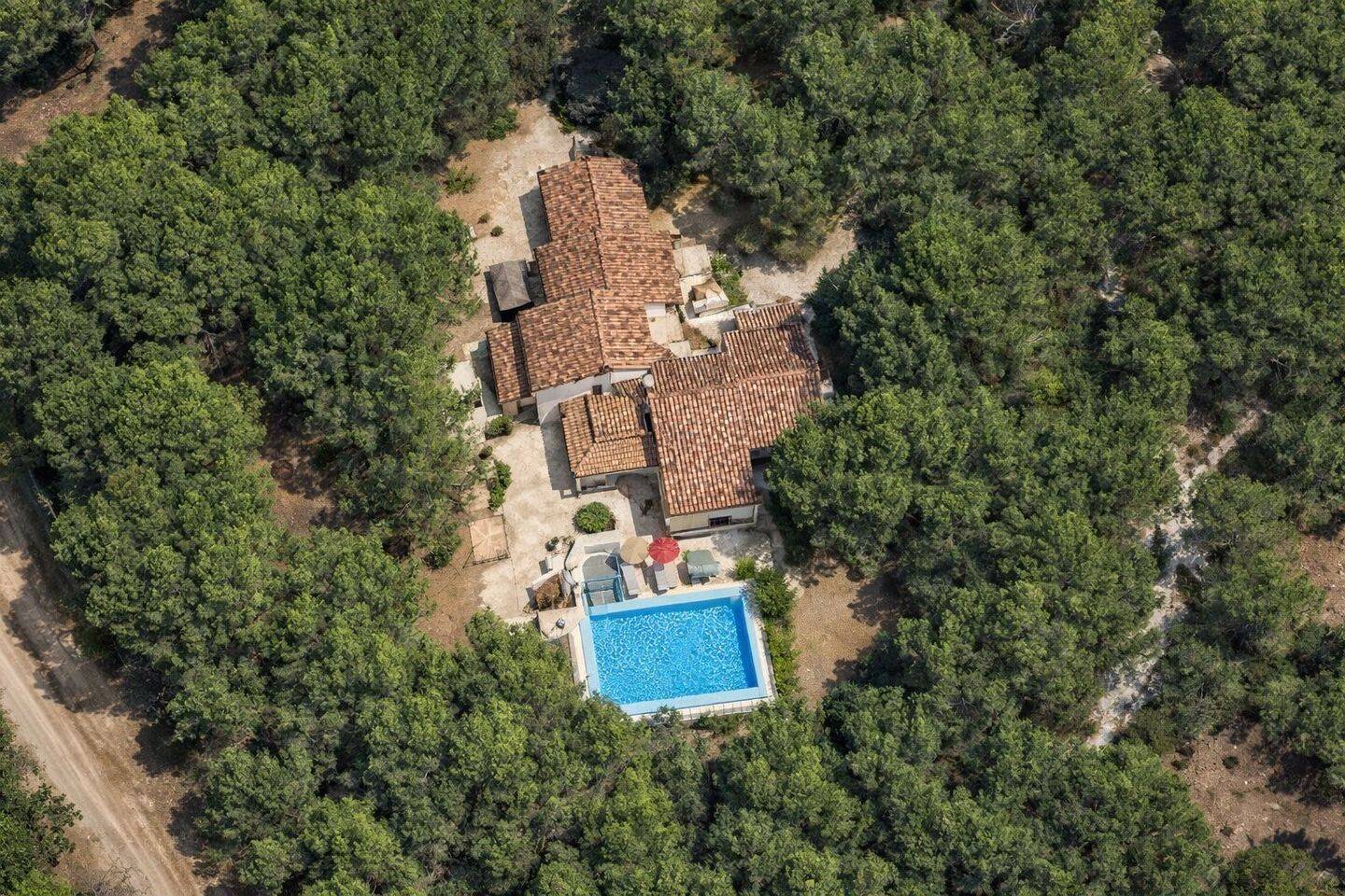 Maison 9 pièces 245 m² · à Lambesc · 245 m² · 980 000 €