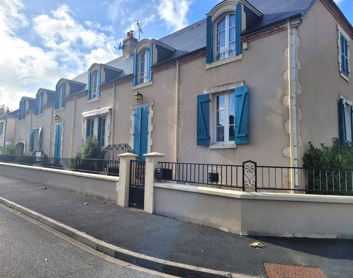 Maison 10 pièces 346 m² · à La Châtre · 346 m² · 295 400 €