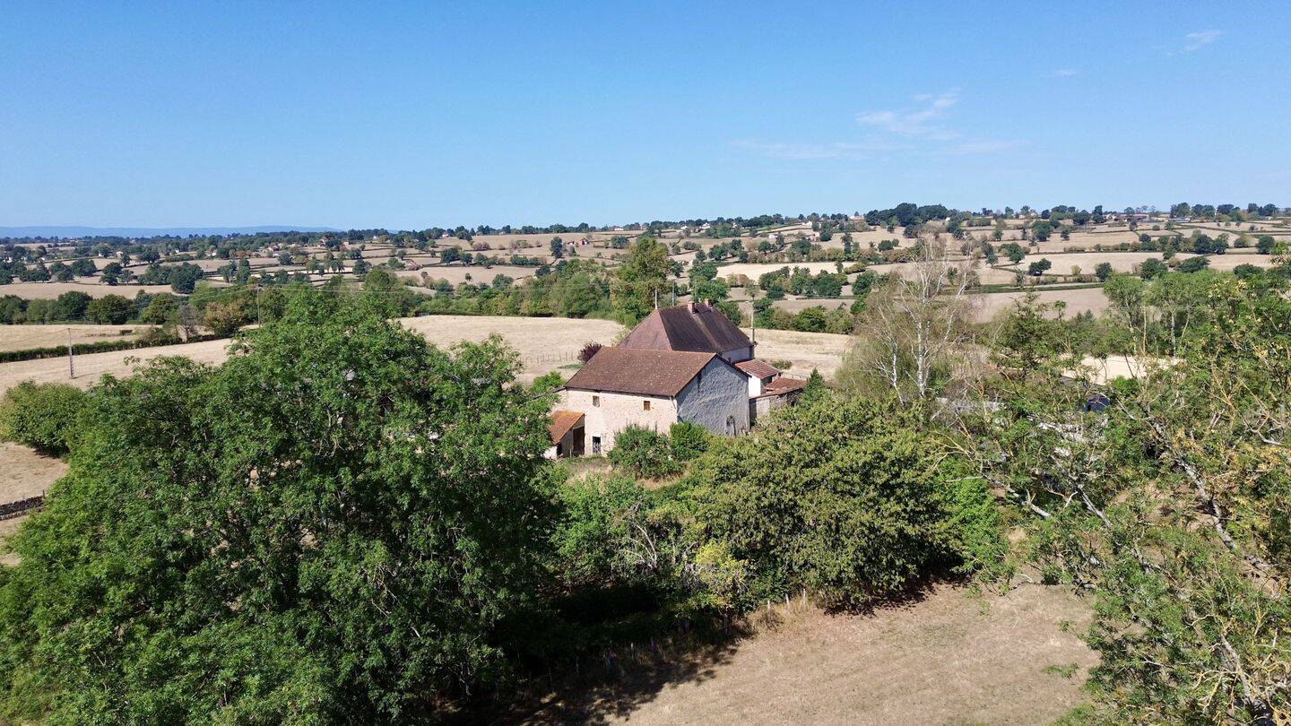 Maison 11 pièces 225 m² · à La Clayette · 225 m² · 245 000 €