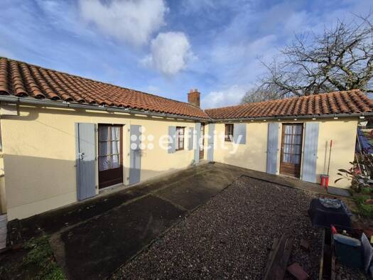 Maison à vendre 160 000 € 6 pièces 4 chambres 121 m² 1 102 m² de terrain Chabanais 16150