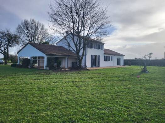 Maison à vendre 199 900 € 7 pièces 4 chambres 144 m² 7 446 m² de terrain Assais-les-Jumeaux 79600