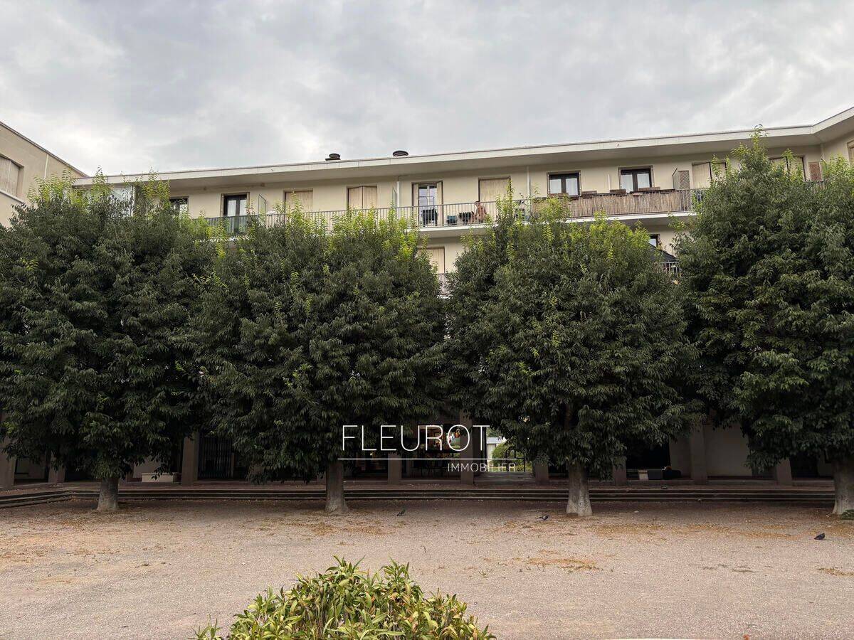 Appartement 1 pièce 26 m² · à Carnoux-en-Provence · 25,9 m² · 570 €