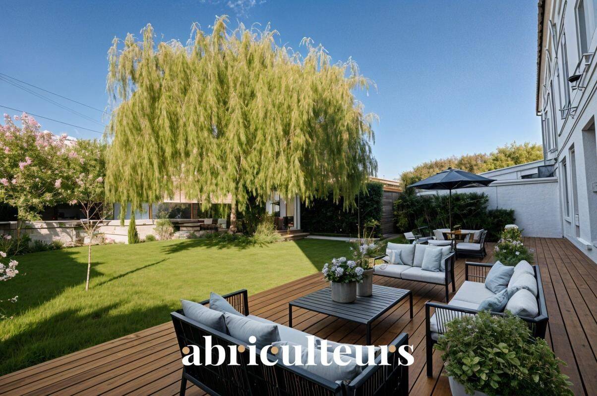 Maison 7 pièces 242 m² · à Saintes · 242,1 m² · 364 975 €