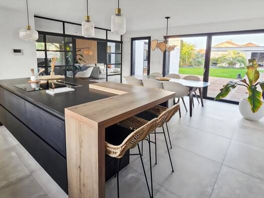 Maison à vendre 1 139 600 € 8 pièces 5 chambres 216 m² Savarières Saint-Sébastien-sur-Loire 44230