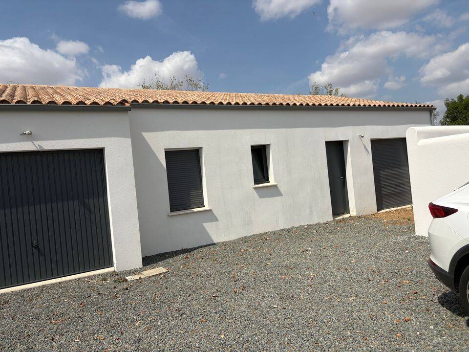Maison 4 pièces 105 m² · à Benon · 105 m² · 1 300 €/mois