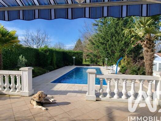 Maison à vendre 275 000 € 7 pièces 5 chambres 167 m² 3 584 m² de terrain Louhans 71500