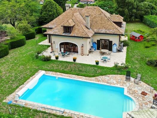 Maison à vendre 1 298 000 € 7 pièces 4 chambres 230 m² 2 275 m² de terrain Nernier 74140