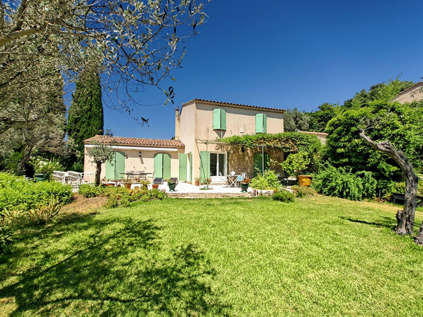 Maison 6 pièces 143 m² · à Saint-Mitre-les-Remparts · 143 m² · 545 000 €