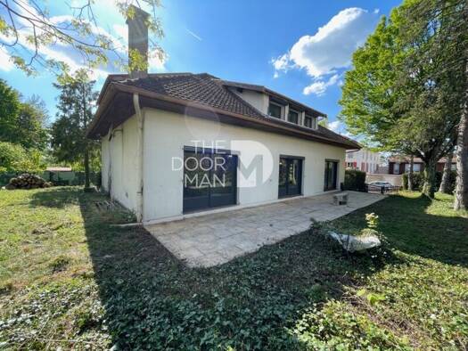 Pavillon à vendre 230 000 € 5 pièces 4 chambres 204 m² 1 060 m² de terrain Centre-Faubourgs Sud Chaumont 52000