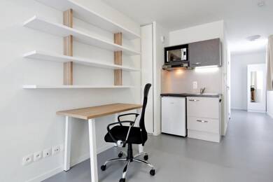Appartement à louer 570 € 1 pièce 18 m² disponible à partir du 01/06/2025 Le Preche Bègles 33130
