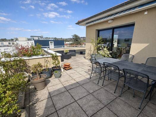 Appartement à louer 1 150 € 3 pièces 2 chambres 87 m² Étage 3/3 Ouest Saint-Priest-en-Jarez 42270