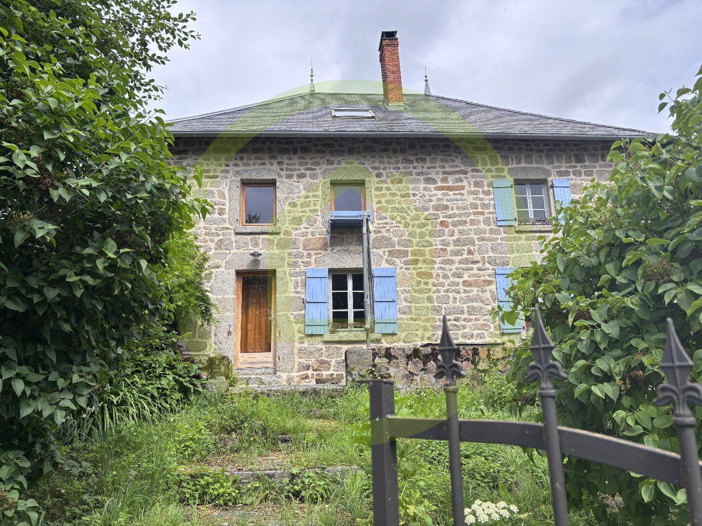 Maison 7 pièces 250 m² · à Mérinchal · 250 m² · 189 000 €