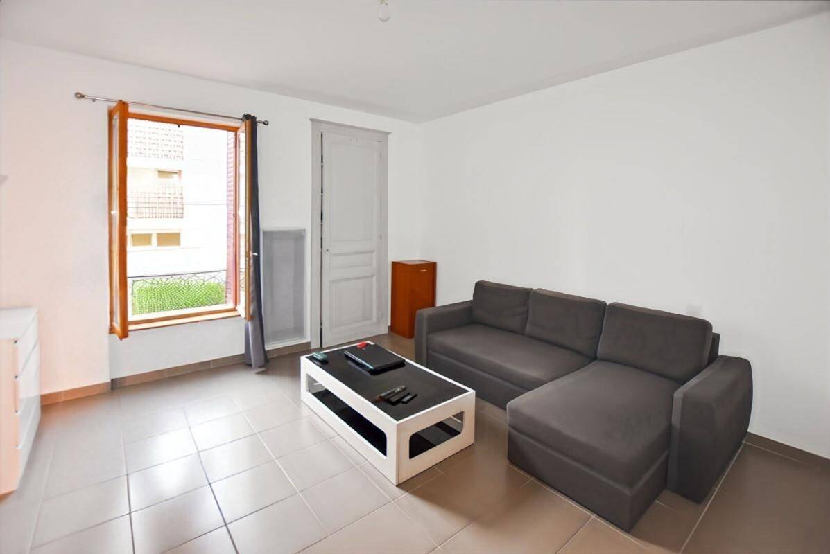 Appartement 1 pièce 28 m² · à Roanne · 27,5 m² · 354 €/mois