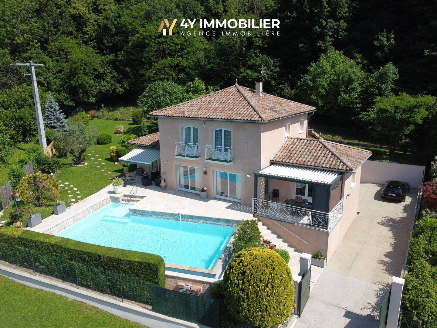 Maison 6 pièces 263 m² · à Domène · 262,8 m² · 690 000 €