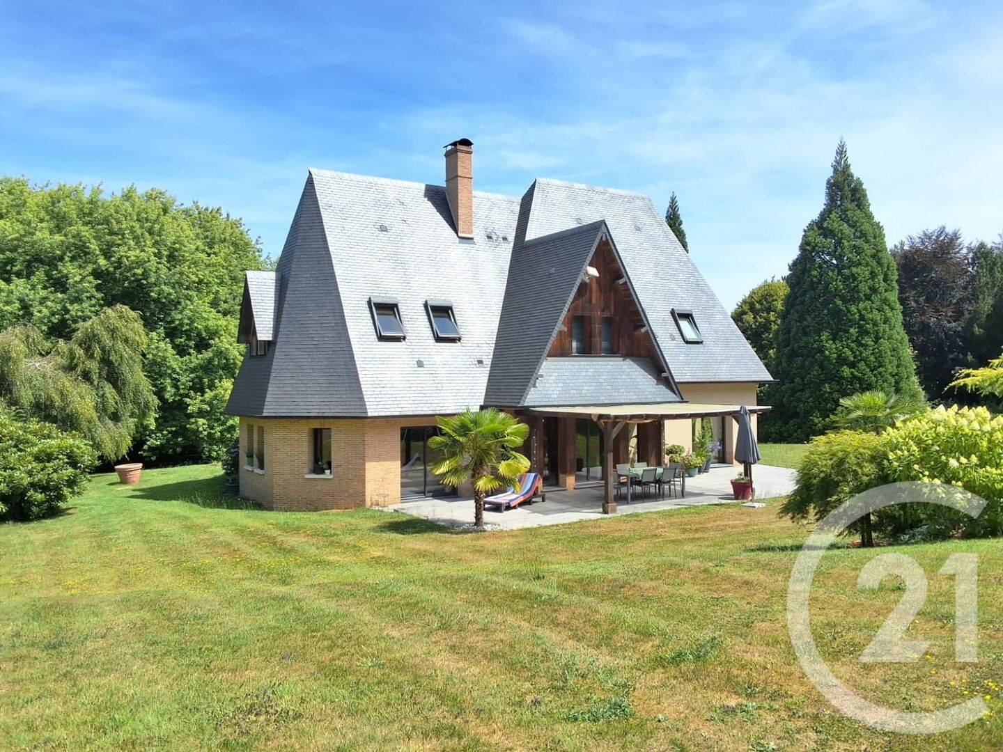 Maison 8 pièces 210 m² · à Pont-l'Évêque · 210 m² · 998 000 €