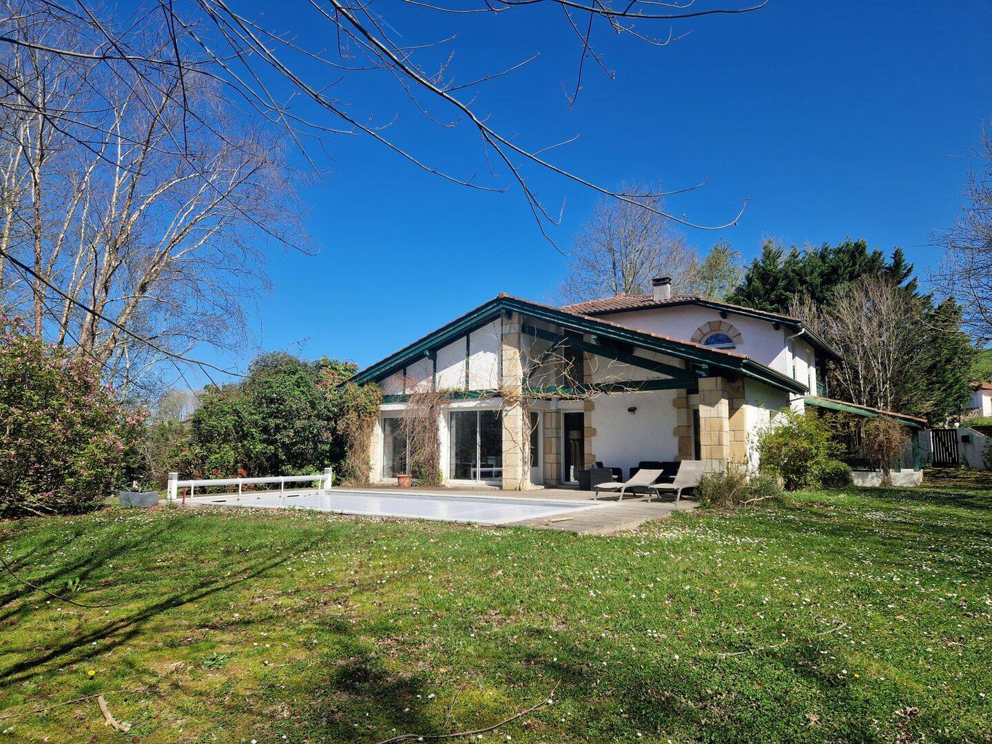 Maison 8 pièces 263 m² · à Saint-Jean-de-Luz · 263 m² · 940 000 €