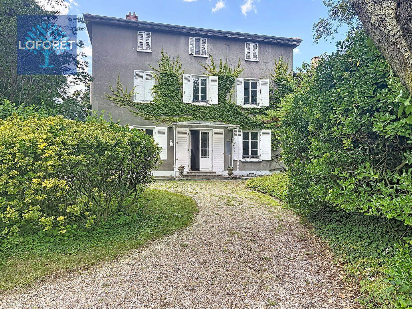 Maison 10 pièces 336 m² · à Irigny · 336 m² · 990 000 €
