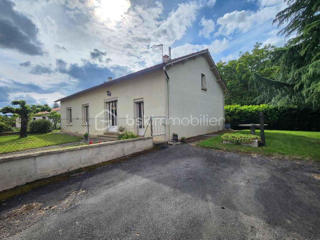 Maison 4 pièces 105 m² · à Rouillé · 105 m² · 109 000 €