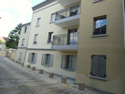 Appartement à louer 790 € 2 pièces 1 chambre 39 m² RDC/3 Gonesse 95500