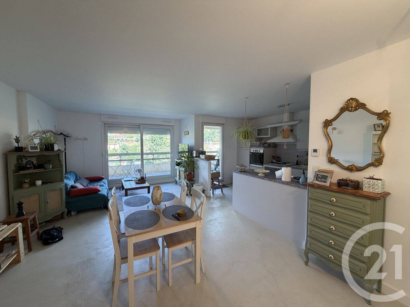 Appartement 3 pièces 77 m² · à Lozanne · 76,7 m² · 989 €