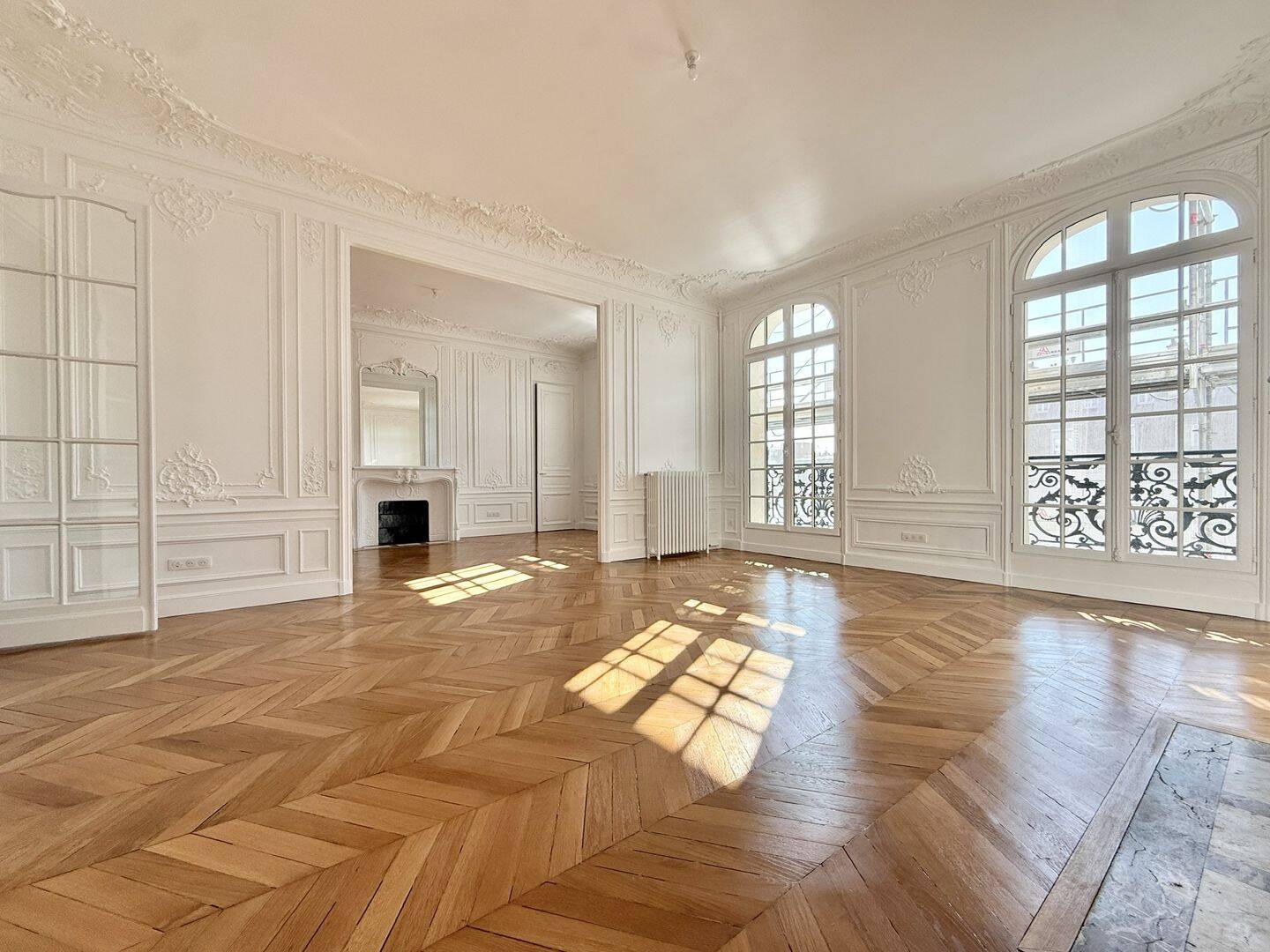 Appartement 5 pièces 194 m² · à Paris 8ème Arrondissement · 194,1 m² · 7 185 €/mois