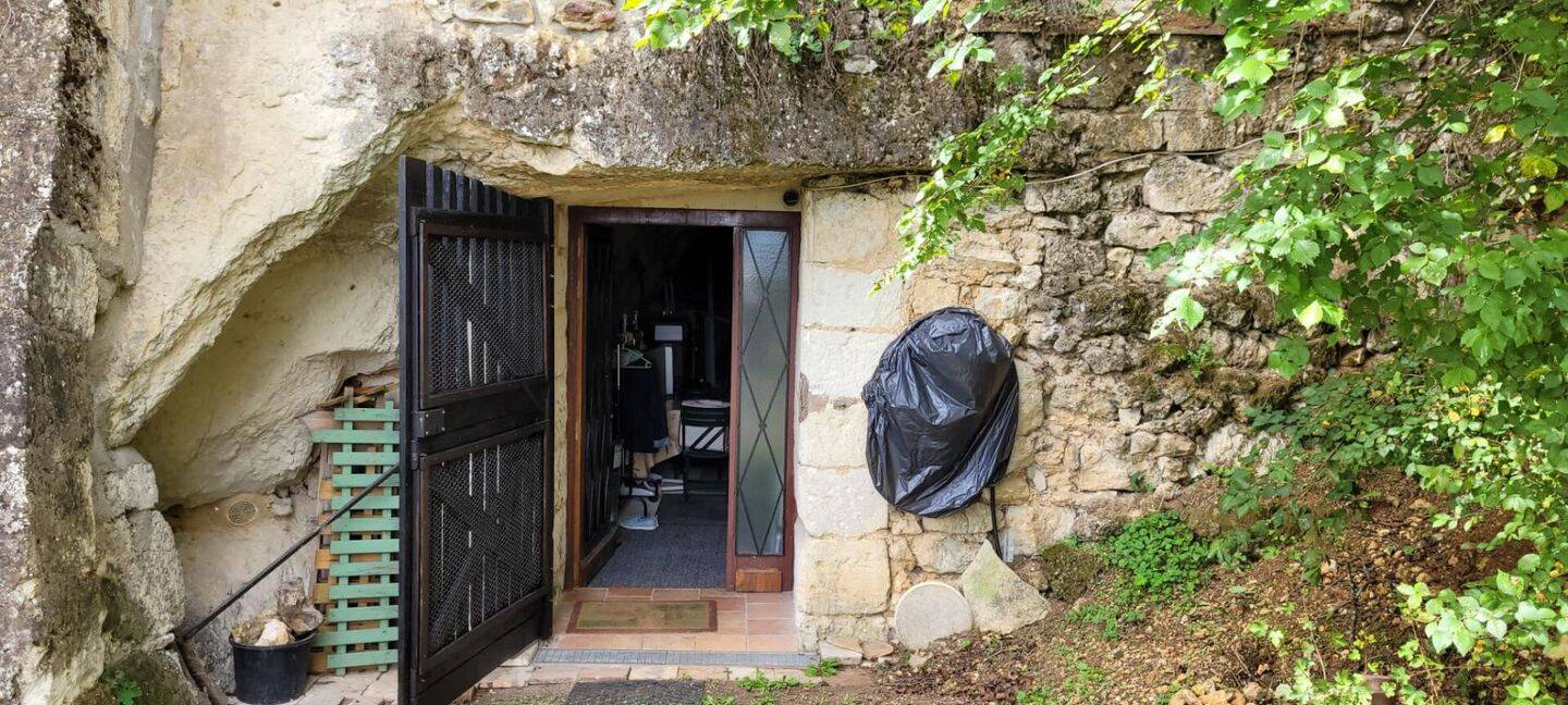 Maison 1 pièce 42 m² · à Les Roches-l'Évêque · 42 m² · 59 000 €