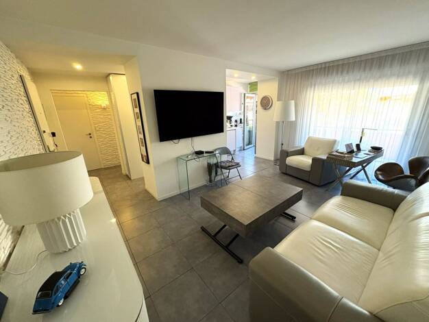 Appartement en viager occupé Bouquet 153 000 € 2 pièces 1 chambre 49 m² Étage 5/6 Hippodrome-Kennedy Cagnes-sur-Mer 06800