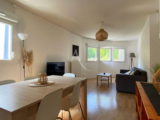 Appartement à vendre 219 500 € 2 pièces 1 chambre 50 m² Étage 1/2 Chartrons Bordeaux 33000