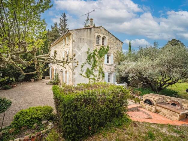 Maison à vendre 1 175 000 € 6 pièces 4 chambres 177 m² 5 000 m² de terrain Partie Nord Est Saint-Rémy-de-Provence 13210