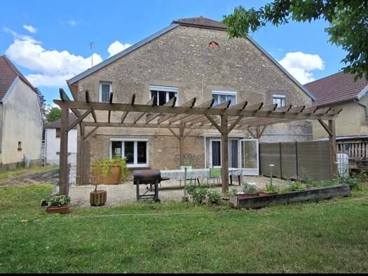 Maison à vendre 149 000 € 5 pièces 2 chambres 236 m² 2 314 m² de terrain Broye-Aubigney-Montseugny 70140