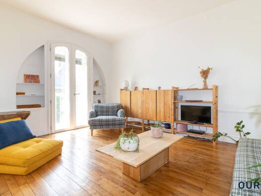 Appartement à vendre 370 000 € 5 pièces 3 chambres 91 m² Étage 1/4 République-Gare-Porte de Paris Saint-Denis 93200