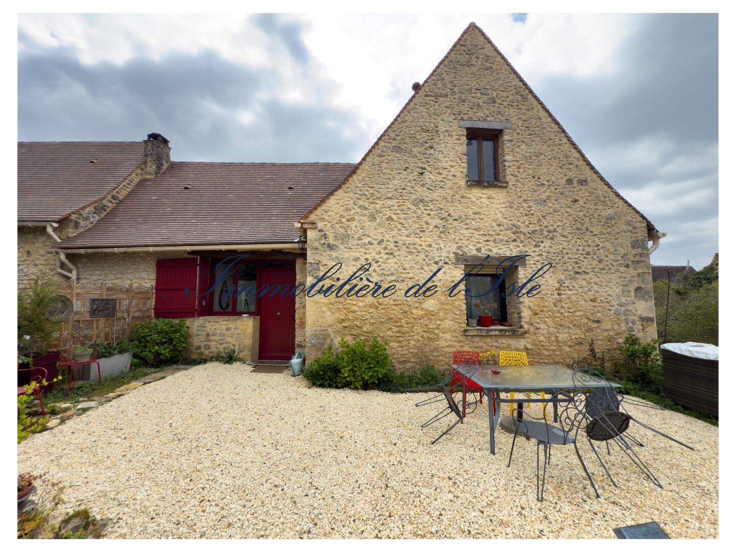 PROPRIÉTÉ DE CHARME EN PIERRE AVEC PISCINE
