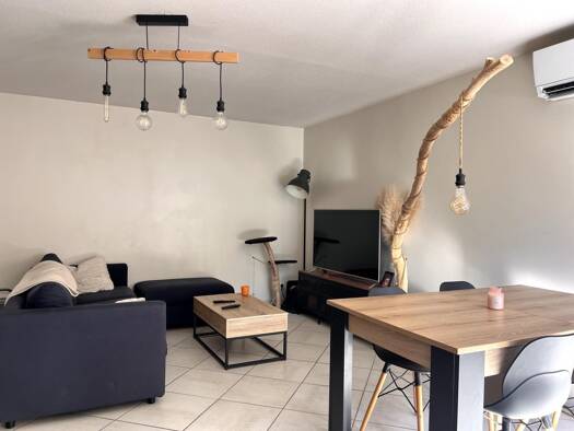 Appartement à vendre 185 000 € 3 pièces 2 chambres 66 m² RDC/4 Croix Rouge-Portail-Rouge Sémard Saint-Martin-d'Hères 38400