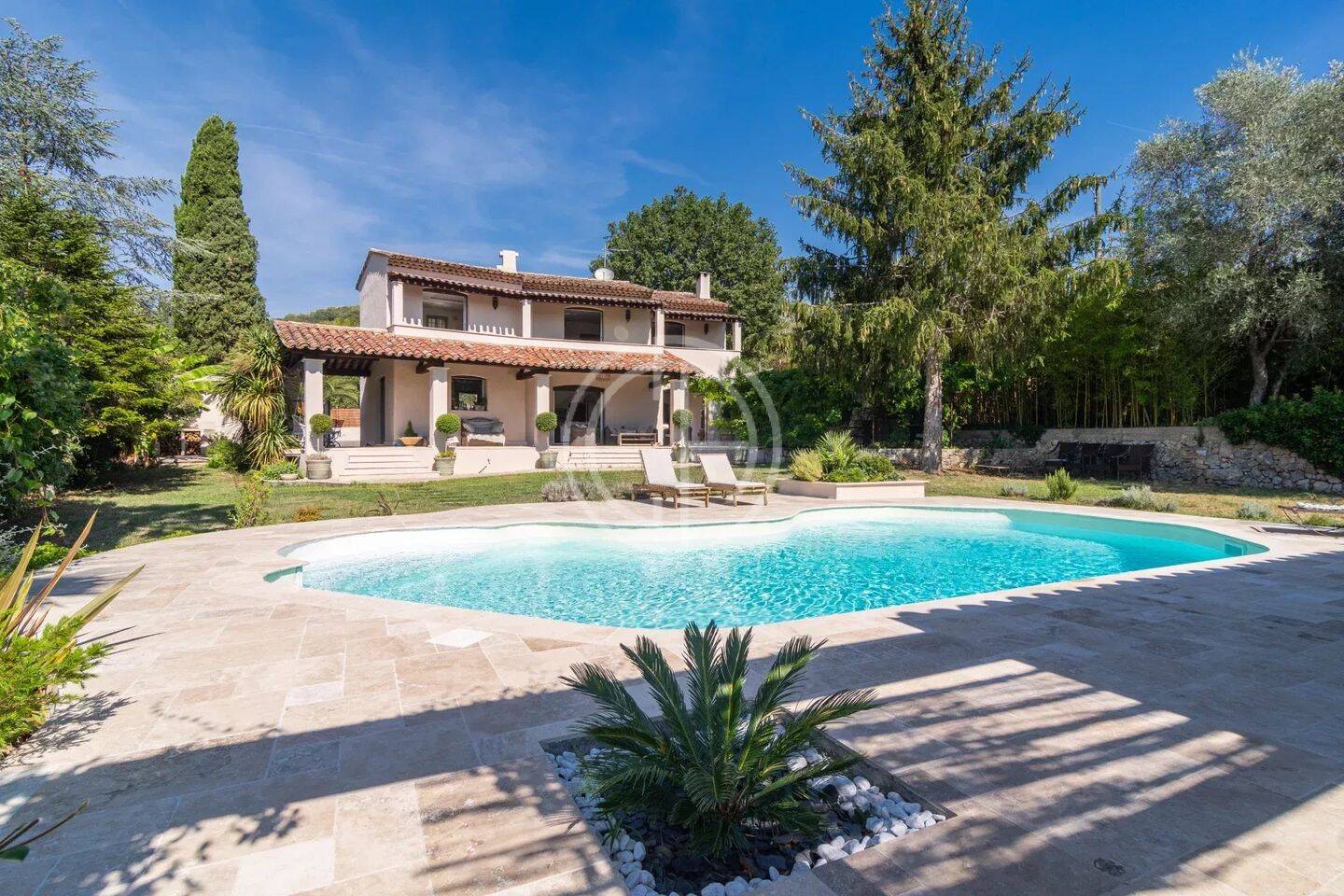 Maison 6 pièces 240 m² · à Mougins · 240 m² · 1 395 000 €