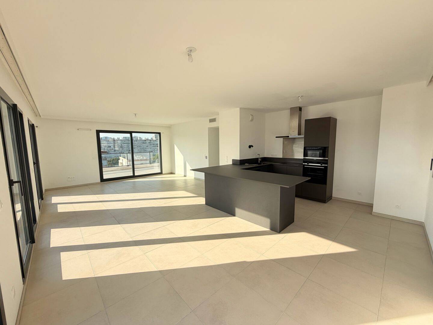 Appartement 5 pièces 130 m² · à Marseille 8ème Arrondissement · 130 m² · 4 435 €