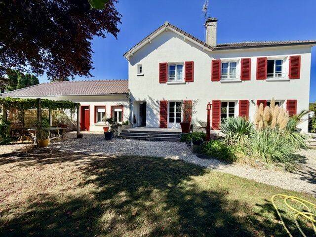 Maison 8 pièces 213 m² · à Saint-Julien-les-Villas · 213 m² · 440 000 €