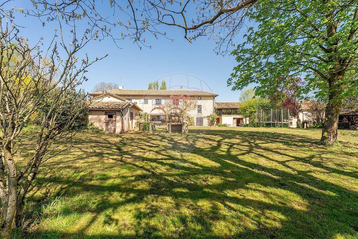 Maison 10 pièces 300 m² · à Chaleins · 300 m² · 585 000 €