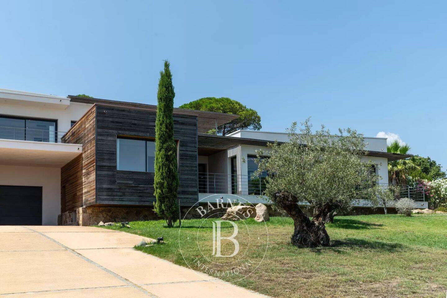 Maison 7 pièces 300 m² · à Zonza · 300 m² · 2 800 000 €