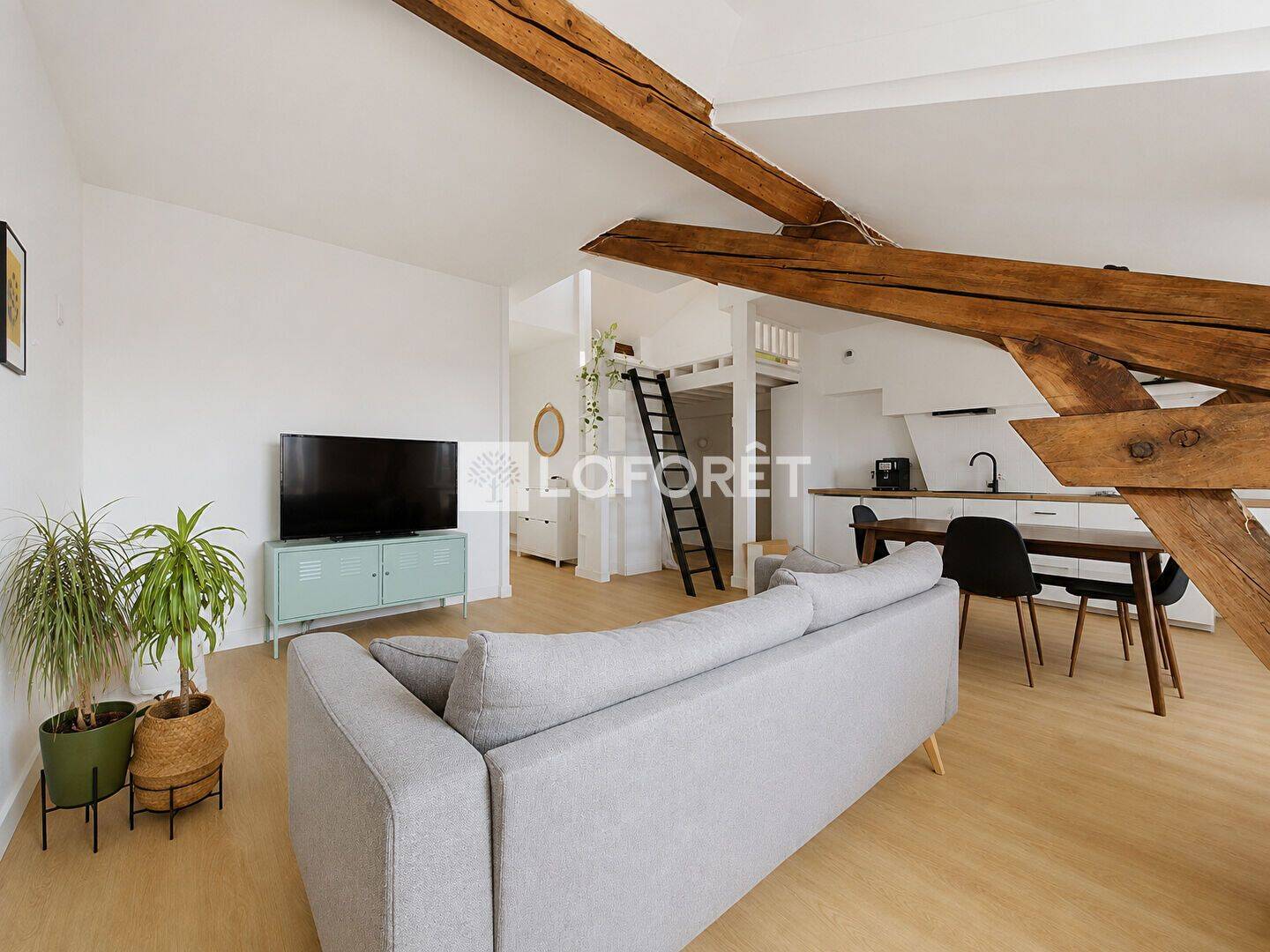 Appartement 2 pièces 47 m² · à Vénissieux · 47 m² · 800 €
