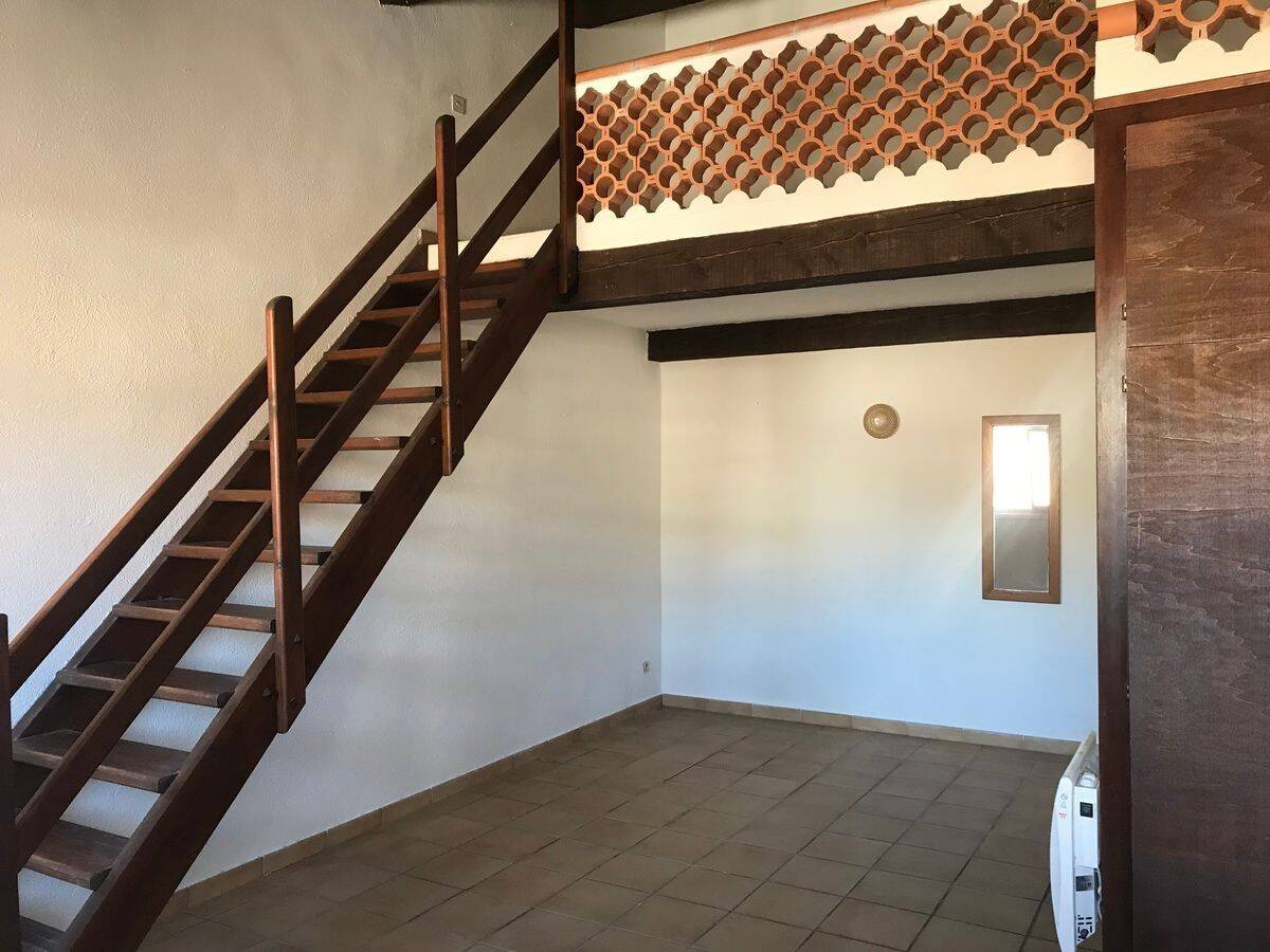 Appartement 1 pièce 46 m² · à Pierrefeu-du-Var · 46 m² · 520 €