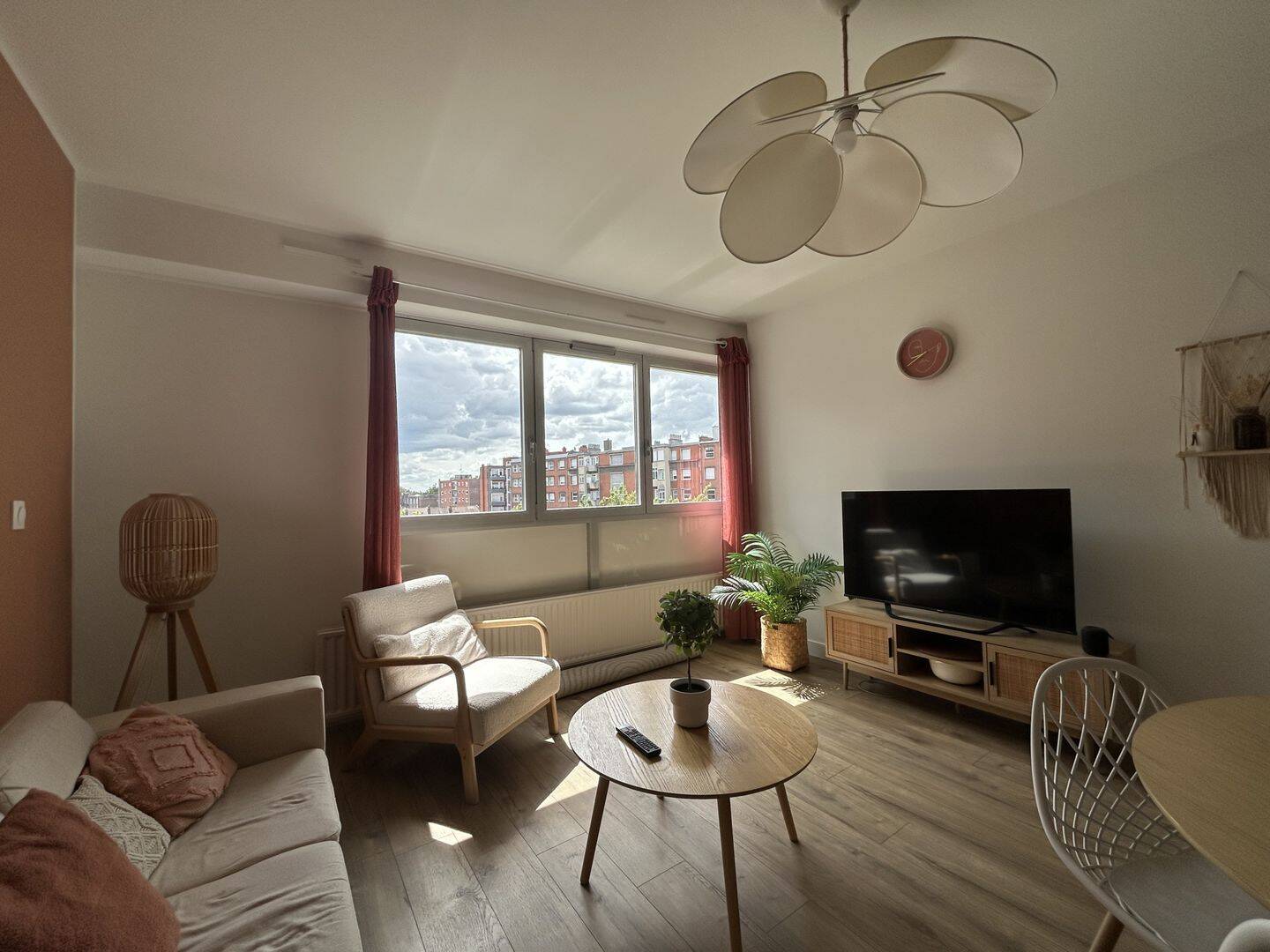 5 pièces 89 m² · à Lille · 88,5 m² · 2 200 €