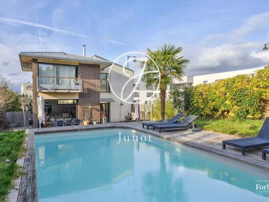 Maison à vendre 1 600 000 € 5 pièces 4 chambres 170 m² 410 m² de terrain Centre Ville Rueil-Malmaison 92500