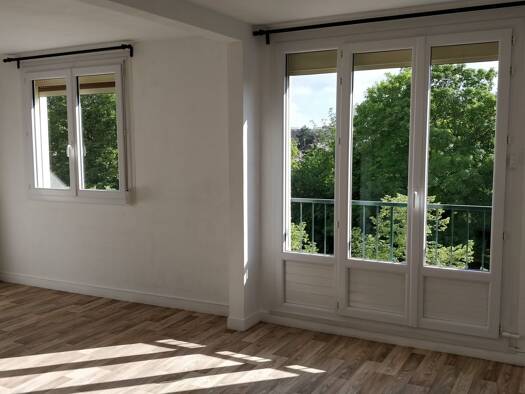 Appartement à louer 539 € 1 pièce 27 m² Étage 3/4 disponible dès maintenant Jardins Compiègne 60200