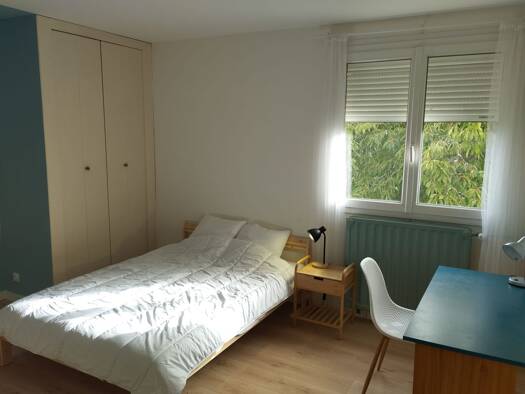 Colocation à louer 420 € 11 m² RDC/1 disponible dès maintenant Robretières La Roche-sur-Yon 85000