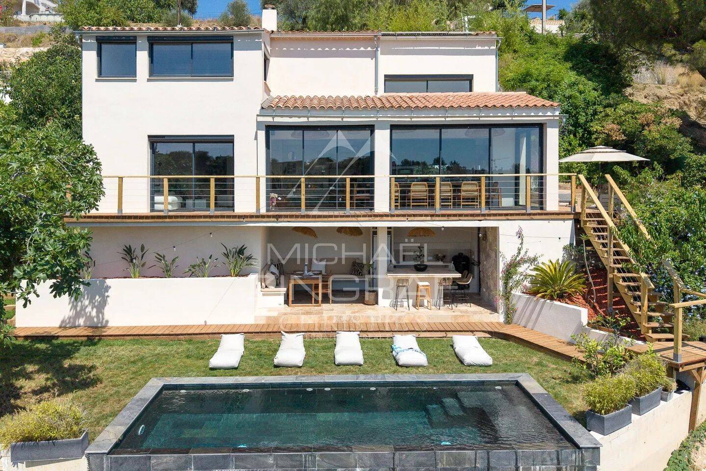 Maison 8 pièces 238 m² · à Nice · 238 m² · 2 290 000 €