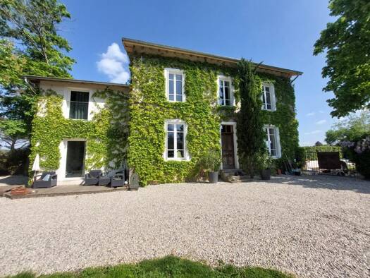 Maison à vendre 765 000 € 9 pièces 7 chambres 271 m² 2 833 m² de terrain Estrablin 38780