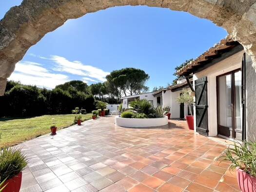 Maison à vendre 569 000 € 5 pièces 3 chambres 154 m² 2 743 m² de terrain Centre Ville Pézenas 34120