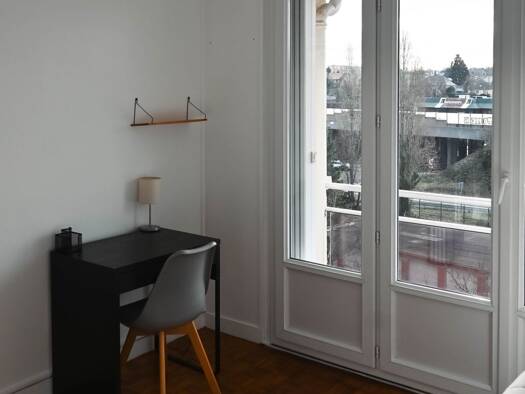 Appartement à louer 650 € 4 pièces 3 chambres 72 m² Étage 5/5 Brouets Gare Mantes-la-Ville 78711
