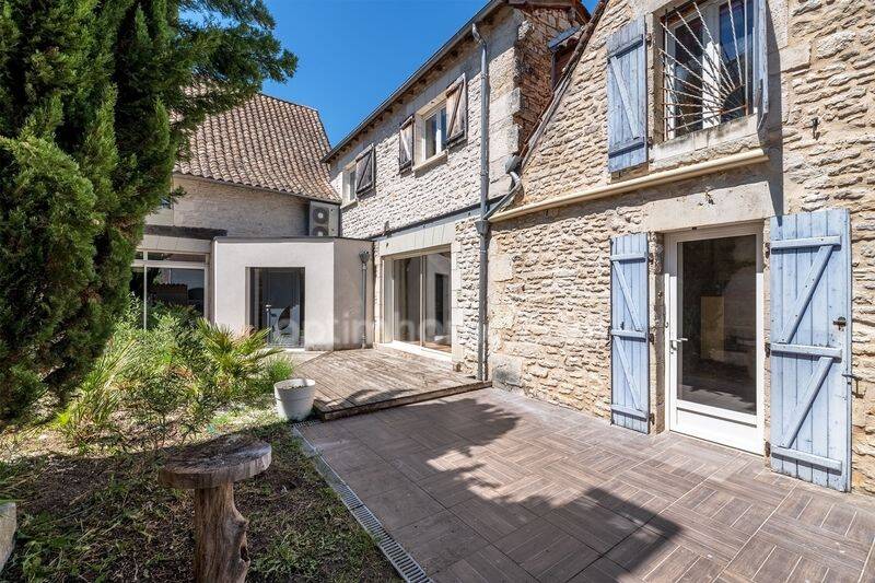 Maison 6 pièces 182 m² · à Mayac · 182 m² · 210 000 €