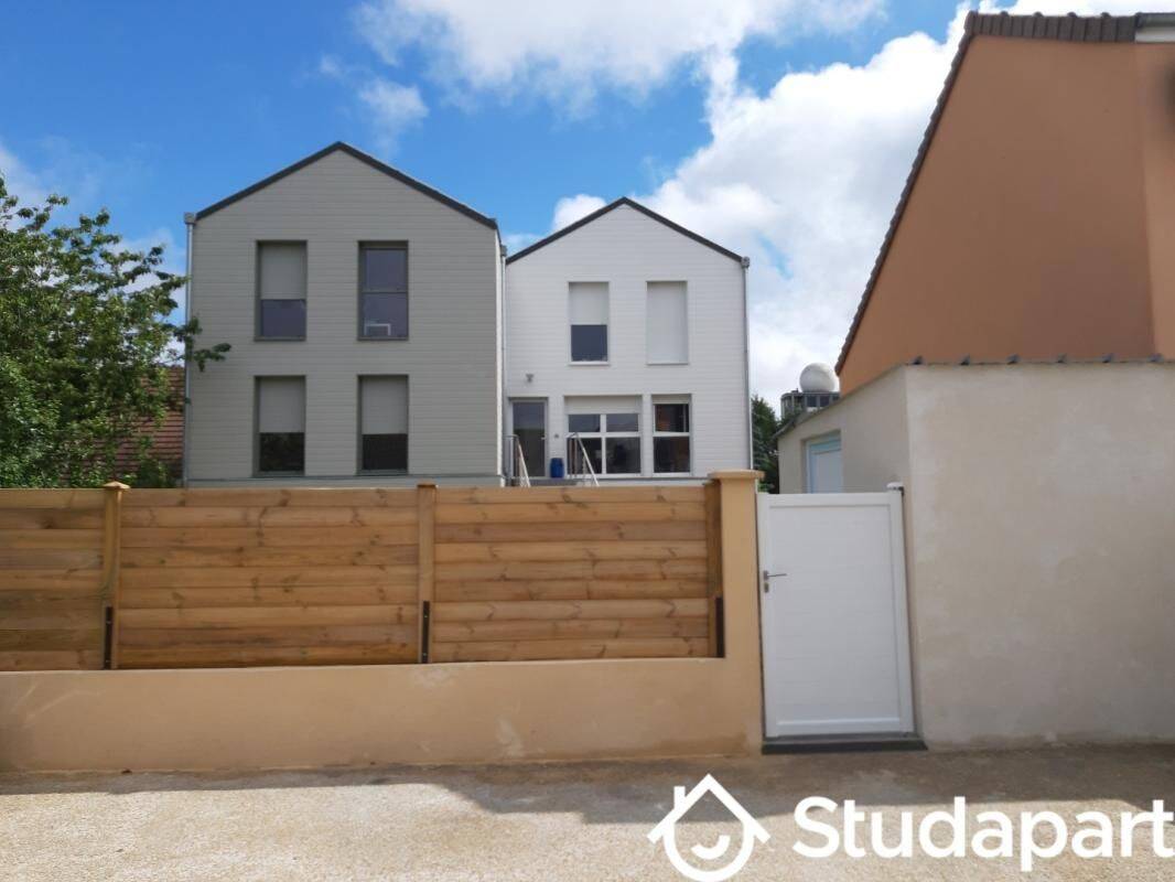 1 pièce 12 m² · à Trappes · 12 m² · 590 €